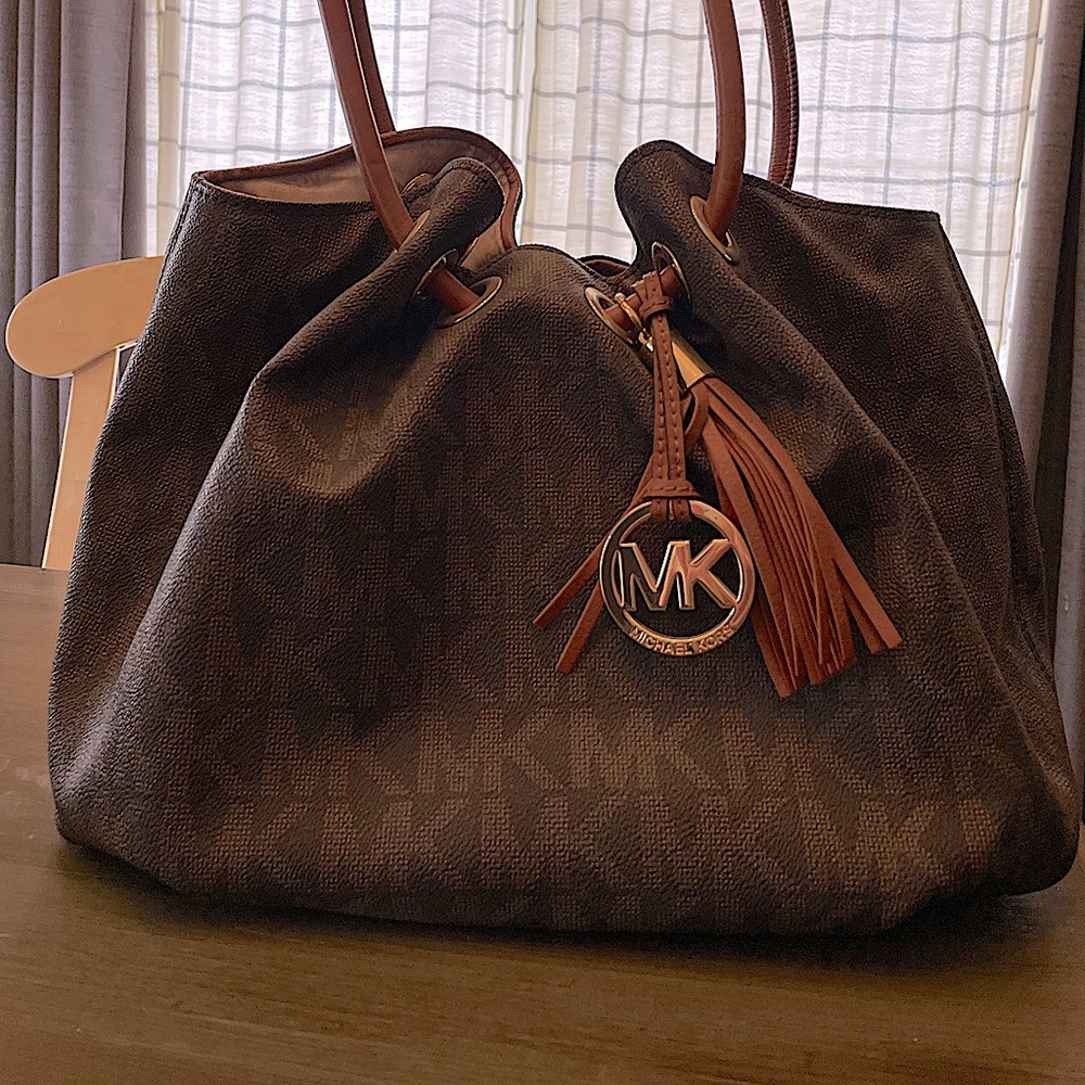 Michael Kors MK Signature MD East west Ring Tote Shoulder Bag Purse brown